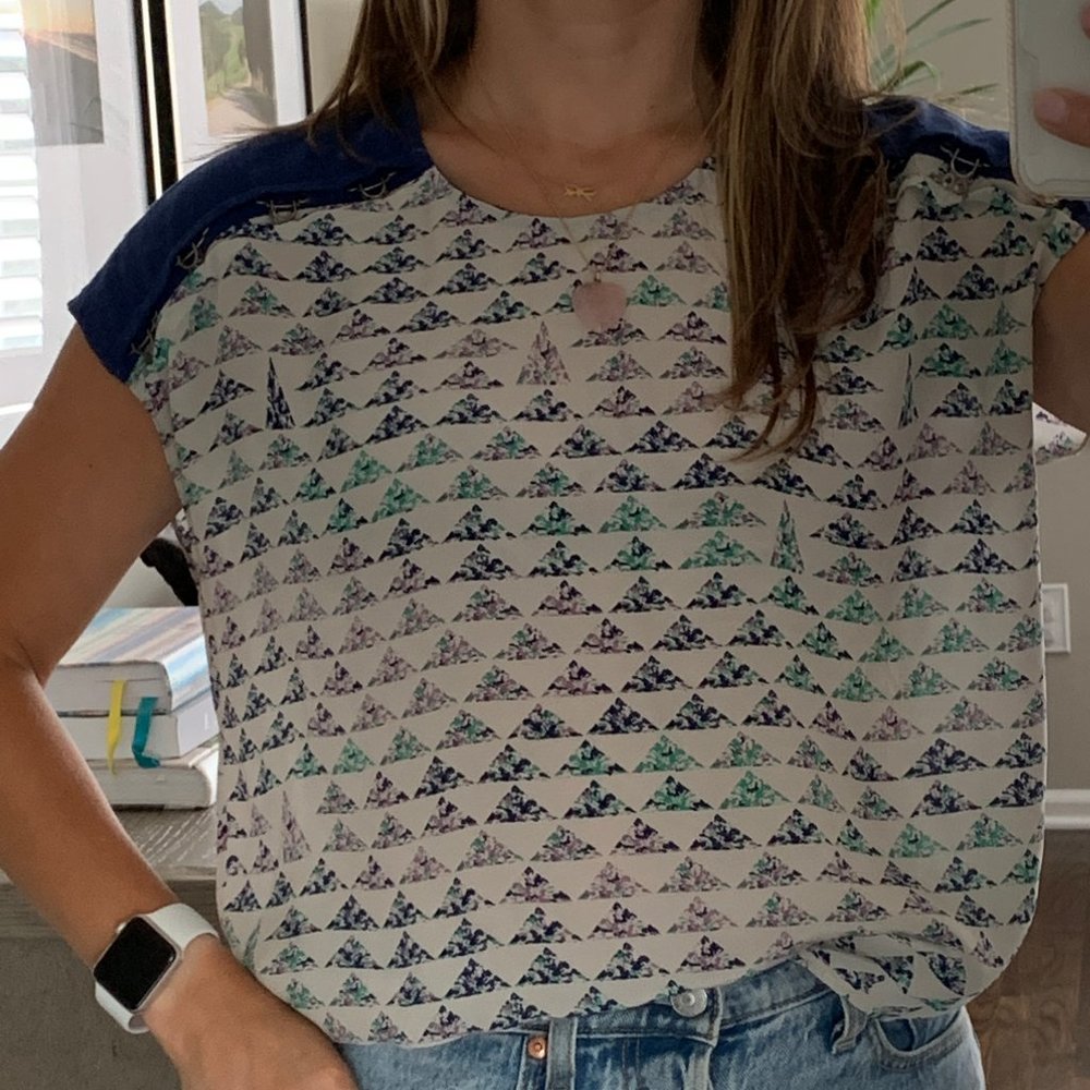 Geren Ford 100% silk short-sleeve blouse